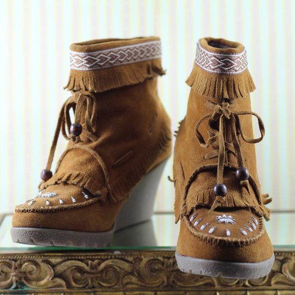 SoftMoc Suede Trinity Boot - Picture 9 of 16